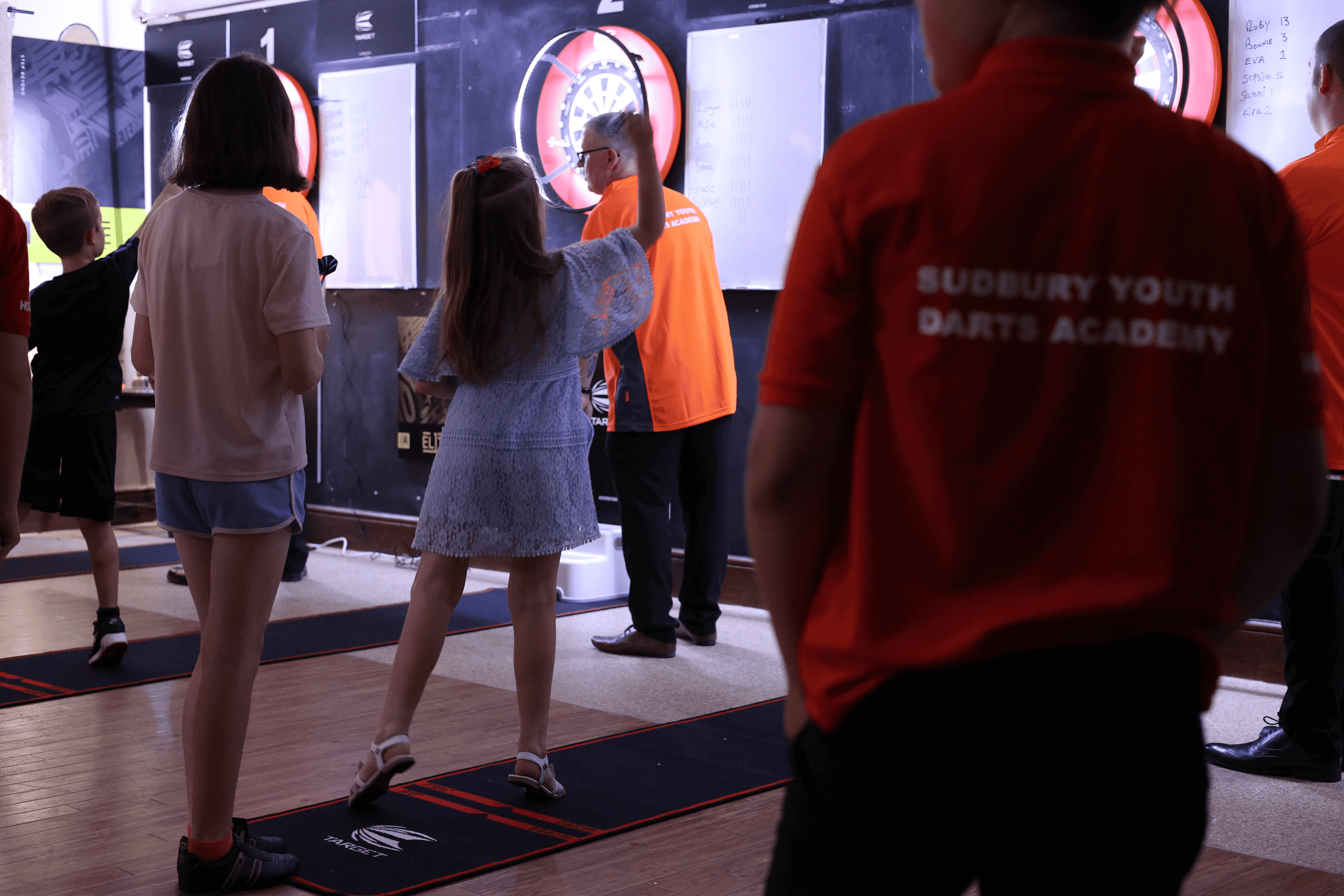 Target möchte dir und vielen anderen jungen Menschen die Möglichkeit geben, dich und dein Dartspiel weiterzuentwickeln.